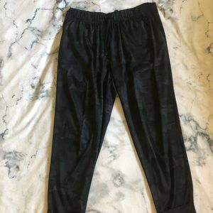 Lululemon Black camo luxtreme jet crops